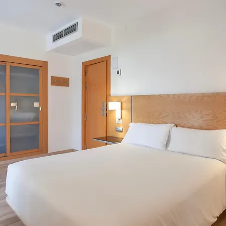 Artiem Capri מלון 4*